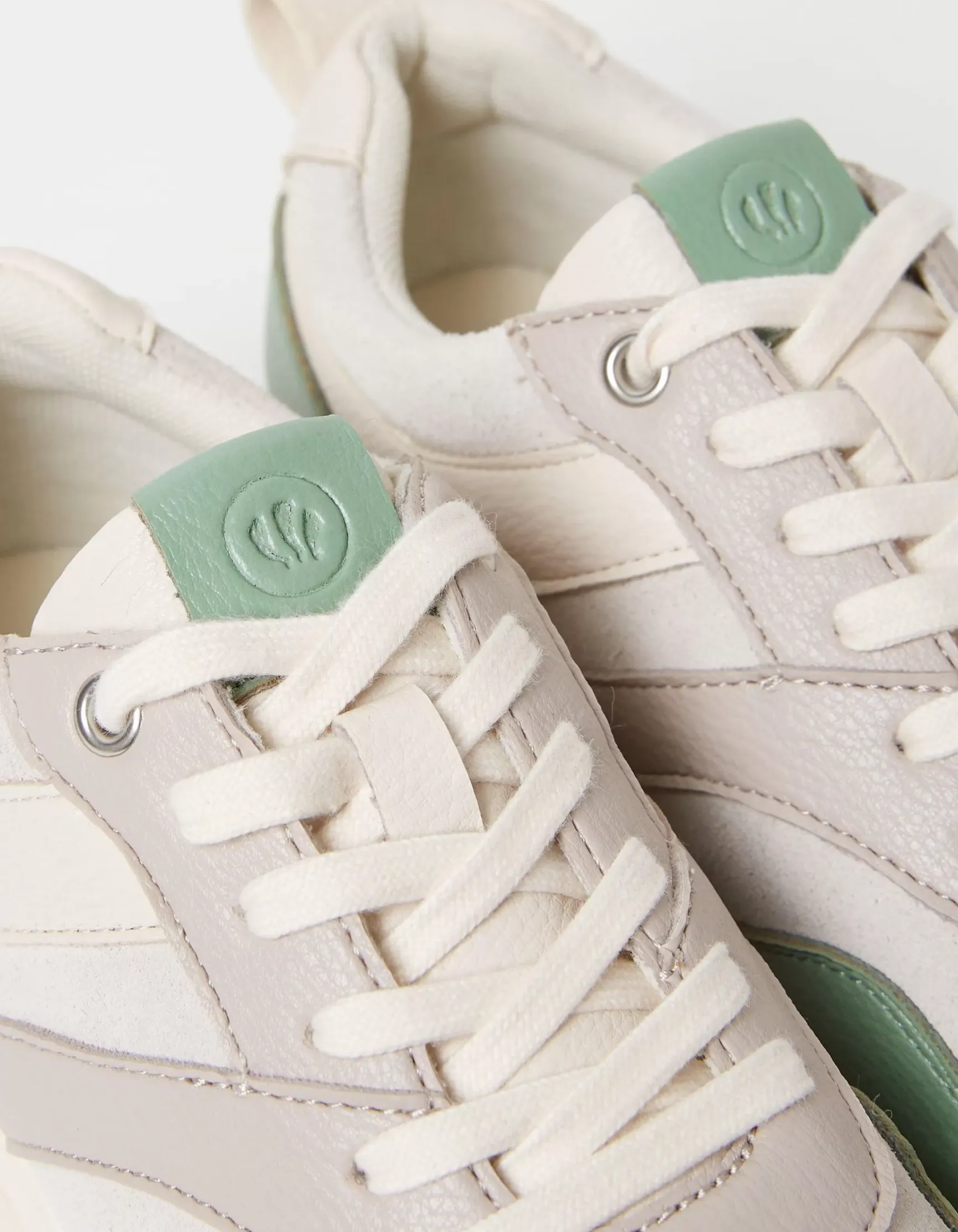 FatFace Nessa Trainer|Women View All